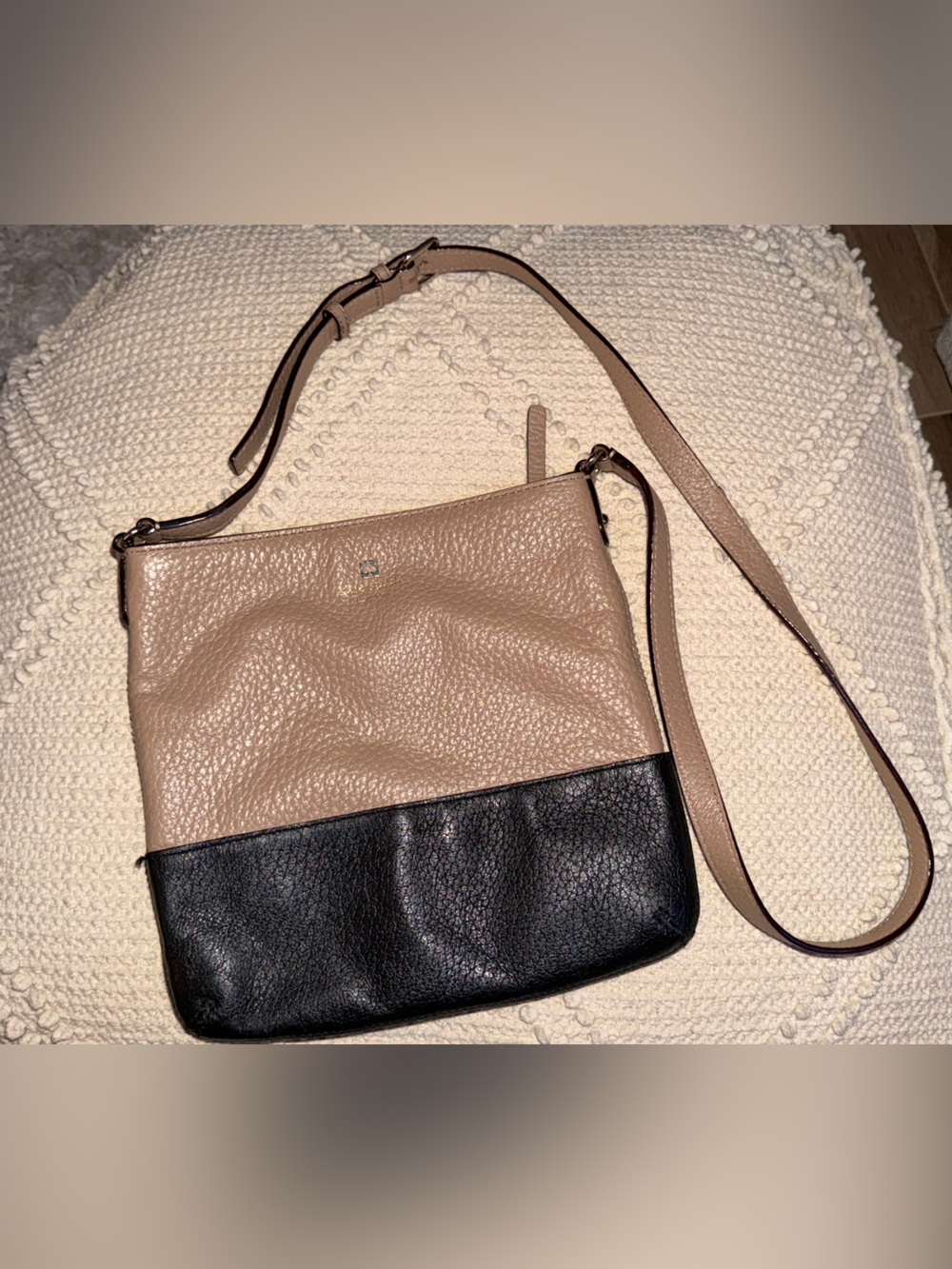 Kate Spade Southport Avenue Cora crossbody bag in a beige/tan and black color